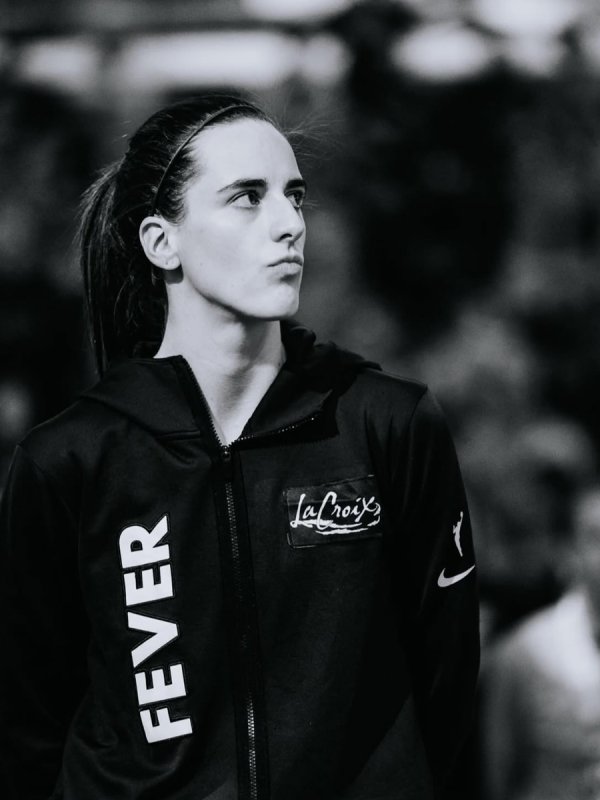 掌牛宝 女版库里赛季报销，詹姆斯隔空祝福：做你自己！